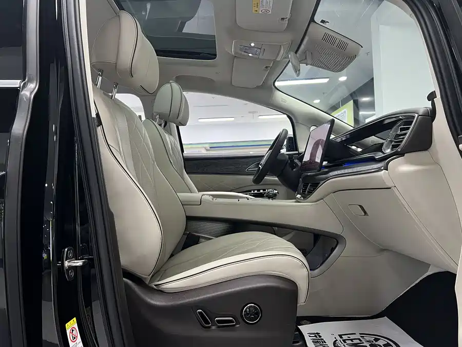 900x675_0_q87_c42_autohomecar__Chto52mpiqyAft8RAAV_YGGAedM240.jpg.webp Used Denza D9 2024 DM-i 980 four-wheel drive premium model