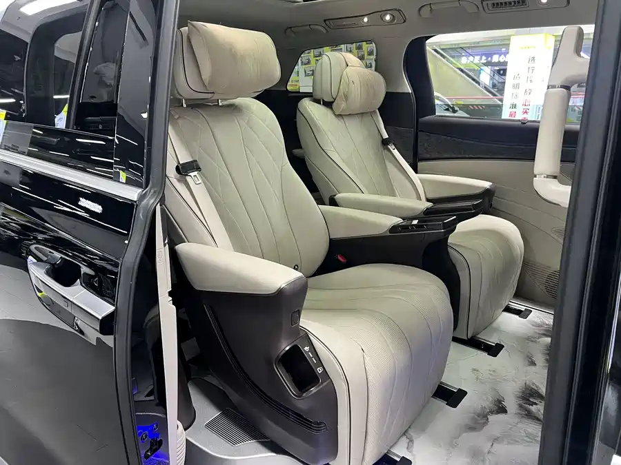 900x675_0_q87_c42_autohomecar__Chto52mpirOAOXcAAAY9YCT6Q18233.jpg.webp Used Denza D9 2024 DM-i 980 four-wheel drive premium model