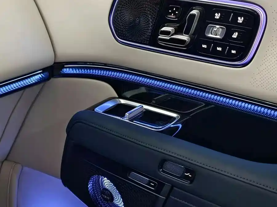 900x675_0_q87_c42_autohomecar__Chto52mr2KOALmUvAALG5ZaHpBE090.jpg.webp Used Zeekr 9X 2025 Hyper Edition 70kWh