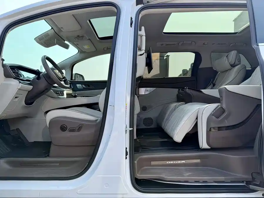 900x675_0_q87_c42_autohomecar__Chto52mrwv-AJqcQAAMlqksAZnk298.jpg.webp Used Denza D9 2022 DM-i 970 four-wheel drive premium model