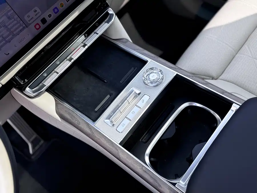 900x675_0_q87_c42_autohomecar__Chto52mry5eANBlVAAgT4F_dPBk526.jpg.webp Used Zeekr 9X 2025 Max version 55kWh