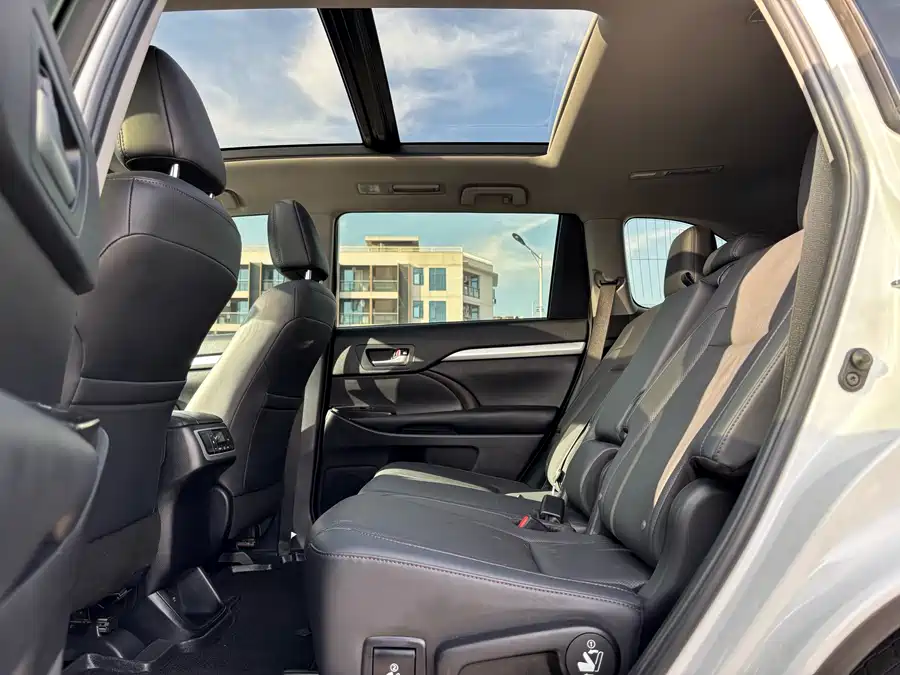 Used Toyota Highlander 2018 2.0T four-wheel drive luxury version