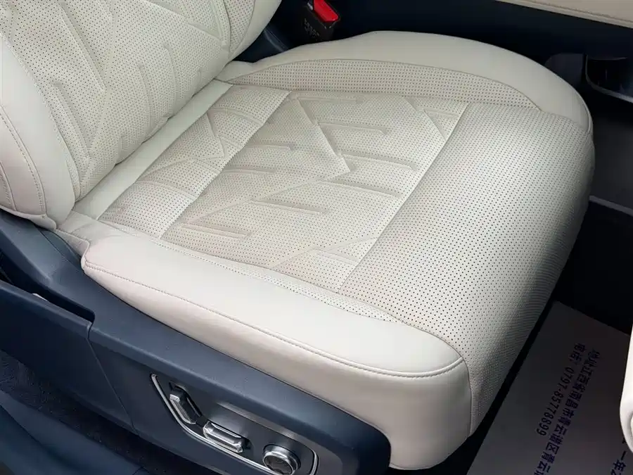 900x675_0_q87_c42_autohomecar__Chto52muiViAIJ46AAJLAcg0f1Q608.jpg.webp Used Zeekr 009 2024 six-seat executive version four-wheel drive 108kWh