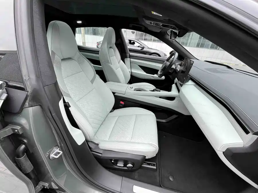 900x675_0_q87_c42_autohomecar__Chto52muoAqAcToLAAXdazwxfH0084.jpg.webp Used Zeekr 001 2025 WE version 100kWh rear drive