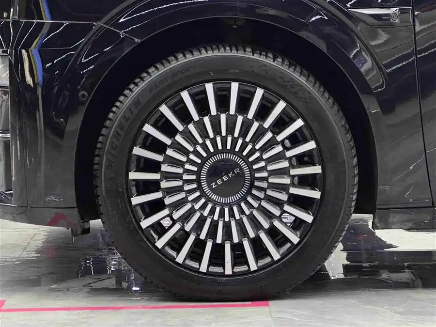 900x675_0_q87_c42_autohomecar__Chto52mvfb2ADmRUAAJVjPD6D9U397.jpg.webp Used Zeekr 009 2024 seven-seat aisle version four-wheel drive 108kWh