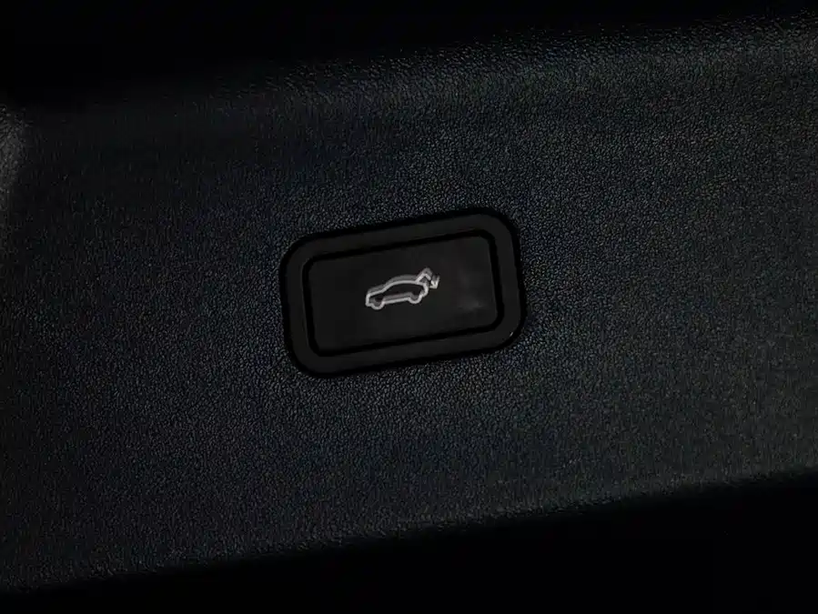 900x675_0_q87_c42_autohomecar__Chto52mw4OaAIIkYAAHSMRFpTvU834.jpg.webp Used Zeekr 9X 2025 Yao Black Edition 70kWh