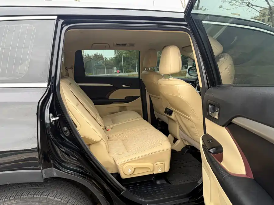 900x675_0_q87_c42_autohomecar__Chto52mw50iABLJjAAjQORII53I845.jpg.webp Used Toyota Highlander 2015 2.0T four-wheel drive elite version 7 seats