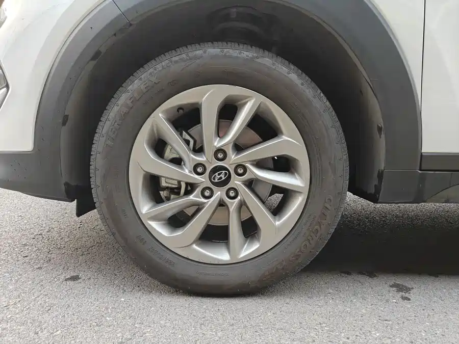 900x675_0_q87_c42_autohomecar__Chto52mwJyOAV8e-AAbiDqOEvYc843.jpg.webp Used Hyundai Tucson 2015 1.6T dual-clutch two-wheel drive intelligent model