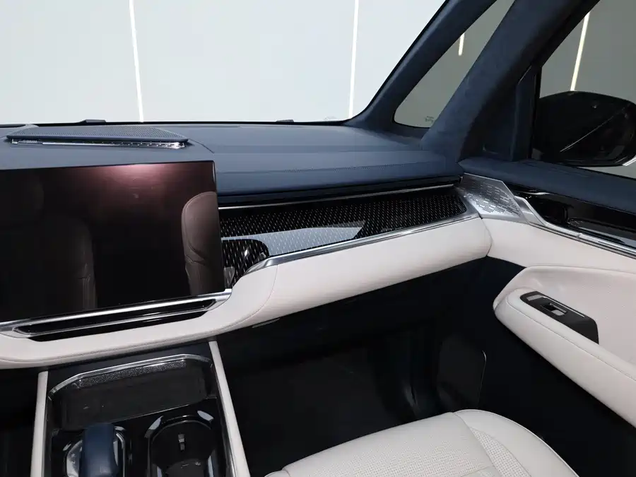 900x675_0_q87_c42_autohomecar__Chto52mwM4uAO3UoAAaqlaXxLuA496.jpg.webp Used Zeekr 009 2024 seven-seat aisle version four-wheel drive 108kWh