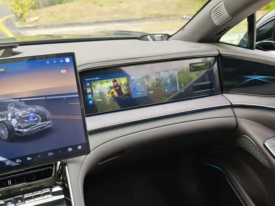 900x675_0_q87_c42_autohomecar__Chto52mxF8mAUc3LAAT4dMNntBE455.jpg.webp Used Denza Z9 2024 1100km four-wheel drive Ultra version
