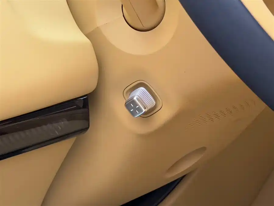 900x675_0_q87_c42_autohomecar__Chto52mxJjmATecHAADrjhArOjY483.jpg.webp Used Zeekr 9X 2025 Hyper Edition 70kWh