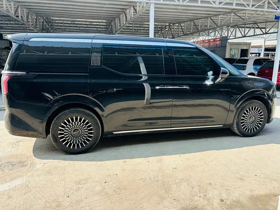 Used Zeekr 009 2024 six-seat executive version four-wheel drive 108kWh