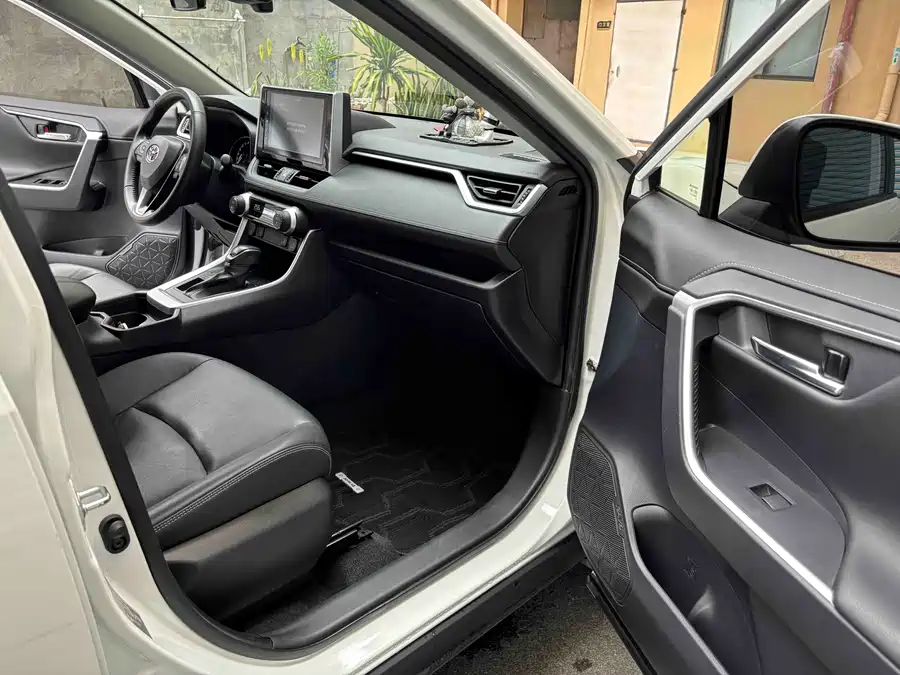 Used Toyota RAV4 Rongfang 2020 2.0L CVT four-wheel drive fashion version