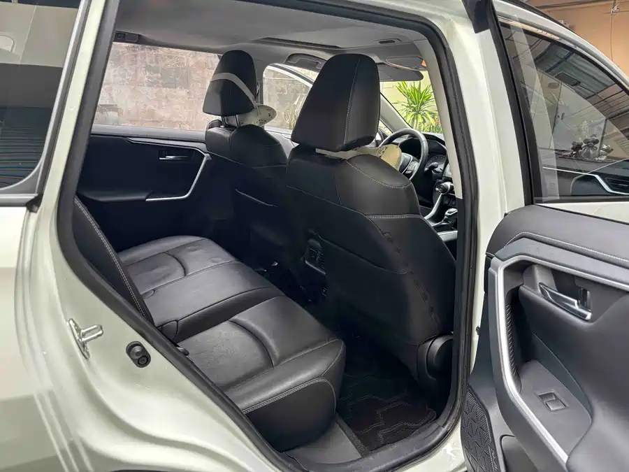 Used Toyota RAV4 Rongfang 2020 2.0L CVT four-wheel drive fashion version