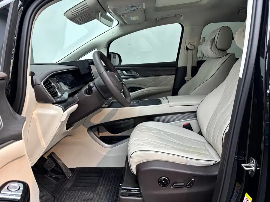 900x675_0_q87_c42_autohomecar__Chto52mymFuAeLyLAAgcsiSUpnk004.jpg.webp Used Denza D9 2024 DM-i 1050 Exclusive Type
