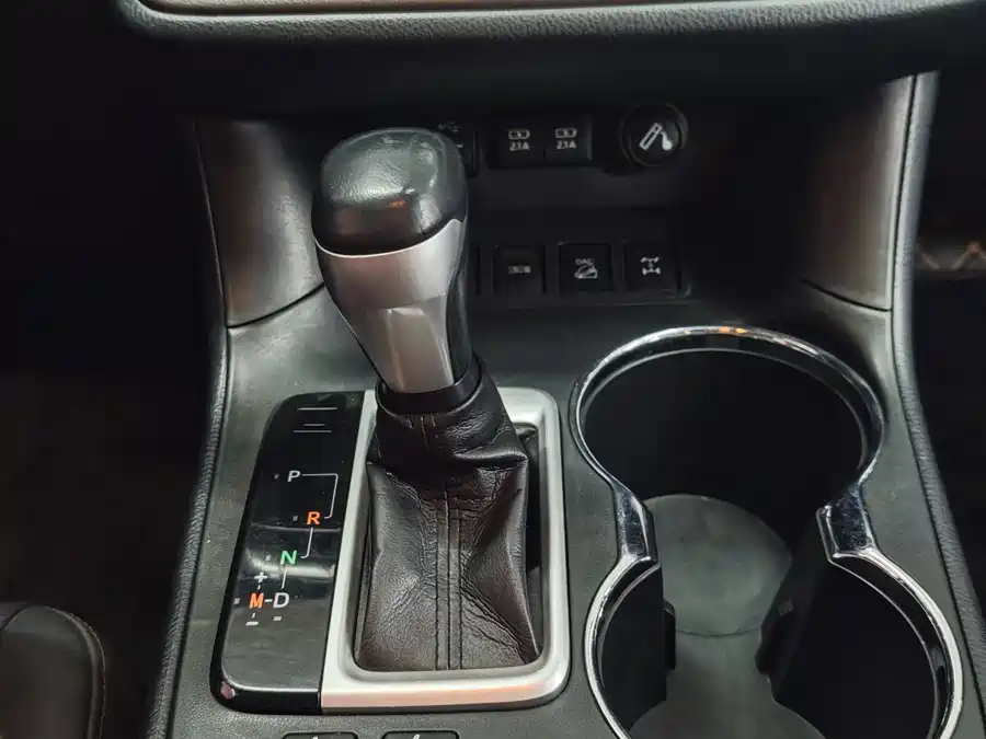 900x675_0_q87_c42_autohomecar__Chto52mz0j-AIKeYAAuNJEGa4G8531.jpg.webp Used Toyota Highlander 2018 2.0T four-wheel drive luxury version 7 seats National V