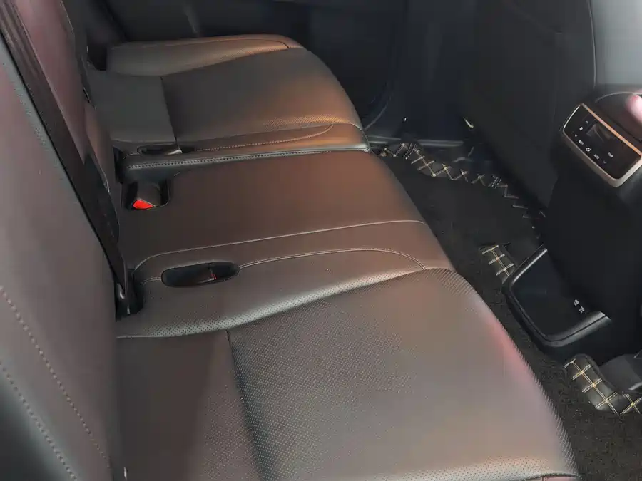 900x675_0_q87_c42_autohomecar__Chto52mz0kOAPRuzAAqB36gmNG8231.jpg.webp Used Toyota Highlander 2018 2.0T four-wheel drive luxury version 7 seats National V