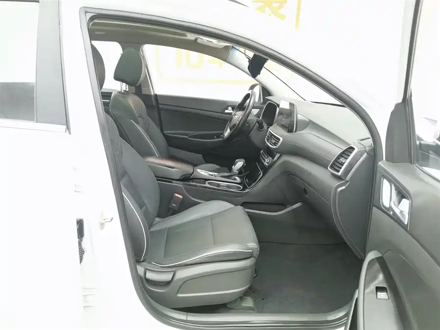 900x675_0_q87_c42_autohomecar__Chto52mz3eCAXmDcAAFer-7iW6M728.jpg.webp Used Hyundai Tucson 2019 280TGDi dual-clutch two-wheel drive fashion version National V