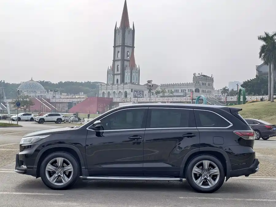 900x675_0_q87_c42_autohomecar__ChtpWGk1DaWAf0_jAAarB1_fMTQ087.jpg.webp Used Toyota Highlander 2015 2.0T four-wheel drive luxury version 7 seats