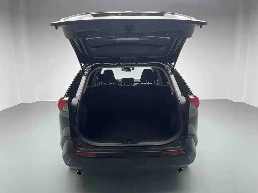 900x675_0_q87_c42_autohomecar__ChtpWGk27sKAJDEhAAI6dC9BivU616.jpg.webp Used Toyota RAV4 Rongfang 2023 2.0L CVT two-wheel drive urban version
