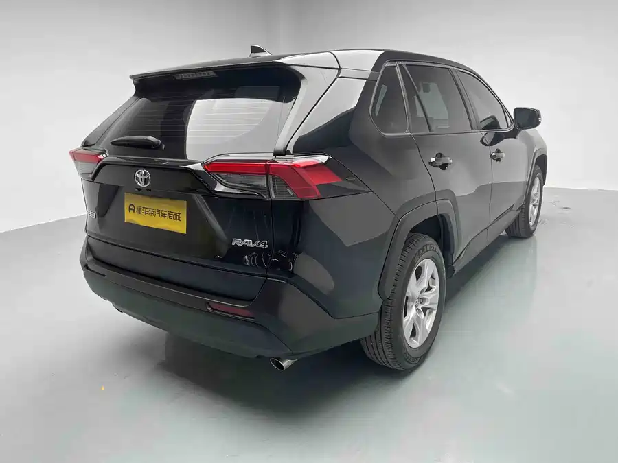 900x675_0_q87_c42_autohomecar__ChtpWGk27sWAa85dAALpp5dLSGg844.jpg.webp Used Toyota RAV4 Rongfang 2023 2.0L CVT two-wheel drive urban version