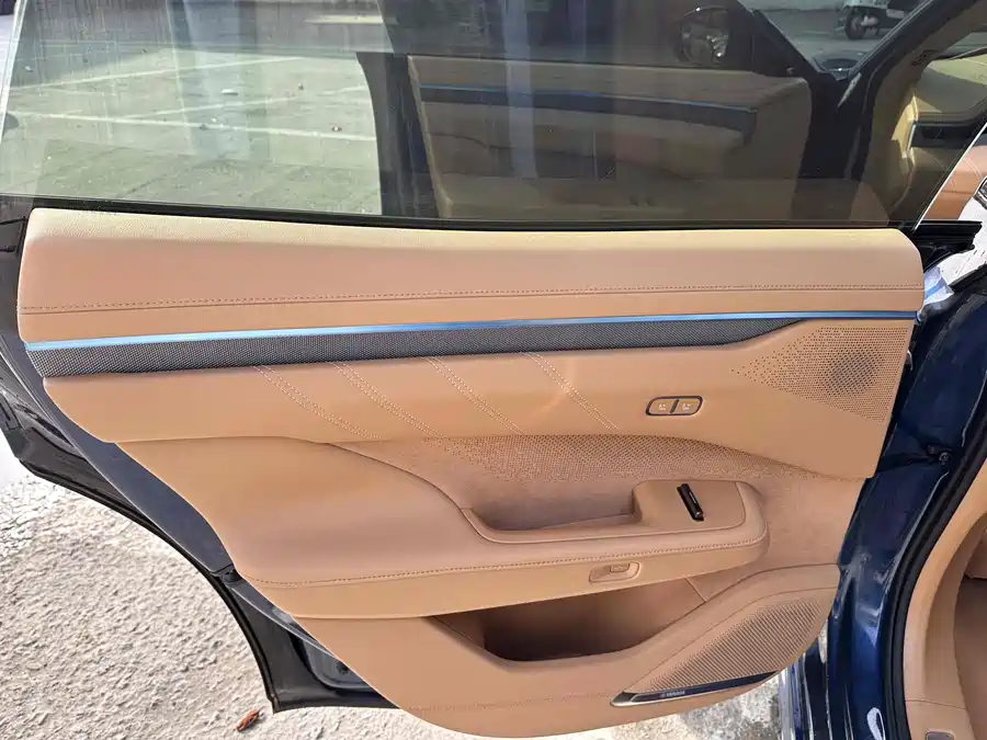 900x675_0_q87_c42_autohomecar__ChtpWGkHYd-AeiadAAYzjzkqrvw185.jpg.webp Used Zeekr 001 2024 ME version 100kWh four-wheel drive
