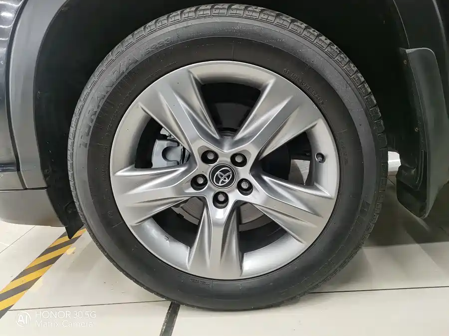 900x675_0_q87_c42_autohomecar__ChtpWGkMN6SAW3r6AAPOtnd5NYQ624.jpg.webp Used Toyota Highlander 2017 2.0T four-wheel drive luxury version 7 seats