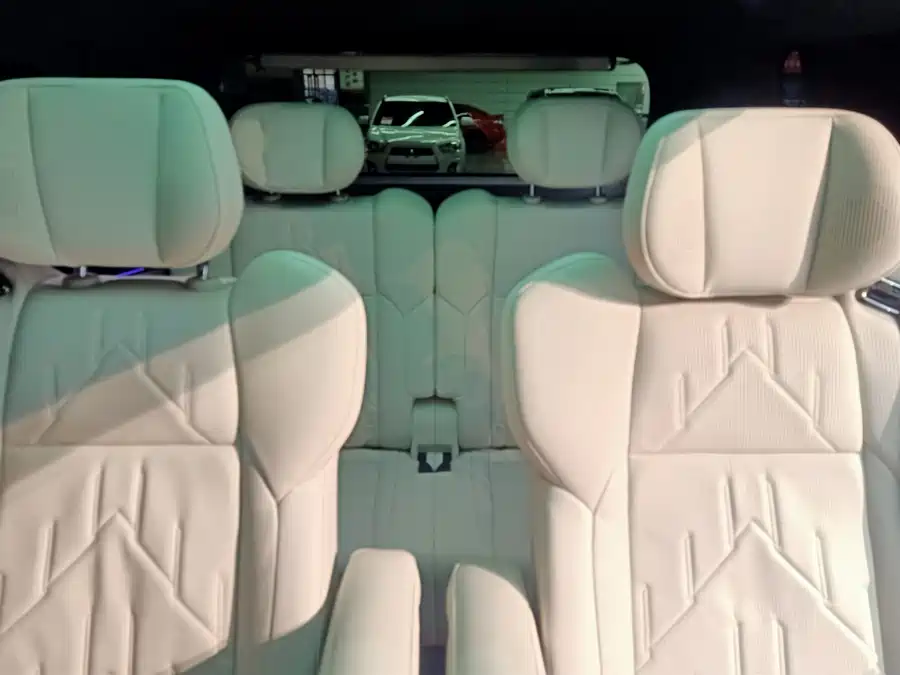 900x675_0_q87_c42_autohomecar__ChtpWGkgIdaAS-VkAAUF_OLUy8o068.jpg.webp Used Zeekr 009 2024 six-seat executive version four-wheel drive 108kWh