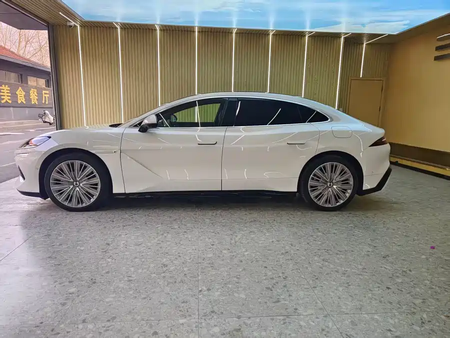 900x675_0_q87_c42_autohomecar__ChtpWGl0d2OAO7lTAAghPccgLPQ112.jpg.webp Used Denza Z9 2024 1100km four-wheel drive Ultra version