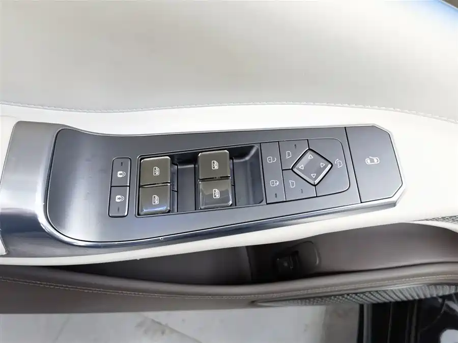 900x675_0_q87_c42_autohomecar__ChtpWGl5wW-Ac4bDAAEl1G9JCSU096.jpg.webp Used Denza Z9 2024 1100km four-wheel drive Ultra version