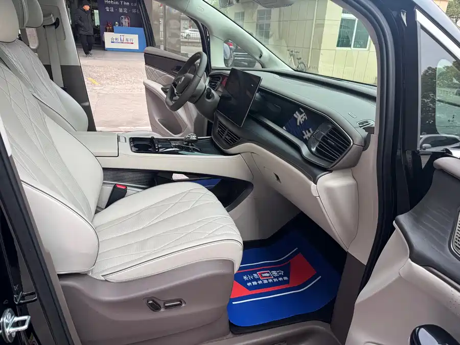 Used Denza D9 2022 DM-i 970 four-wheel drive flagship model