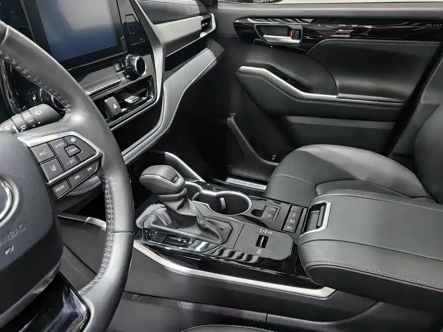 900x675_0_q87_c42_autohomecar__ChtpWGl7LnyAPytLAAULrF7w-7w025.jpg.webp Used Toyota Highlander 2023 2.5L smart electric hybrid dual-engine four-wheel drive luxury version 7 seats