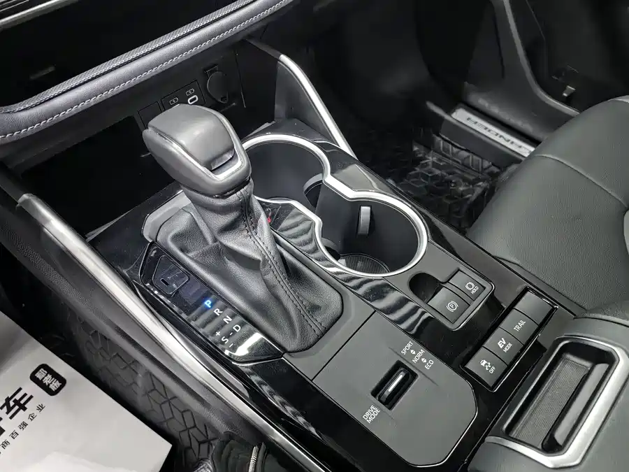 900x675_0_q87_c42_autohomecar__ChtpWGl7LoKAcOR6AAYY9QBxikg818.jpg.webp Used Toyota Highlander 2023 2.5L smart electric hybrid dual-engine four-wheel drive luxury version 7 seats