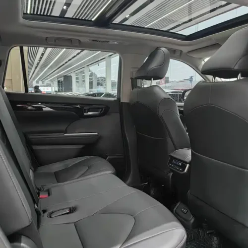 900x675_0_q87_c42_autohomecar__ChtpWGl7LoSAA3nKAAQZ1Z68V4c829.jpg.webp Used Toyota Highlander 2023 2.5L smart electric hybrid dual-engine four-wheel drive luxury version 7 seats