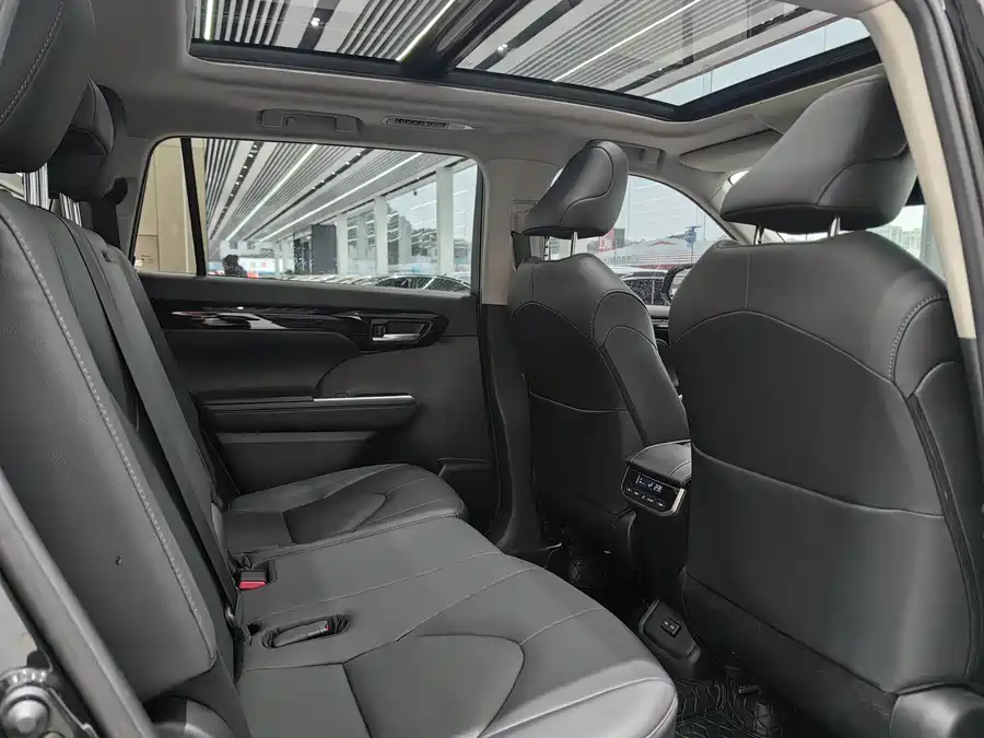 900x675_0_q87_c42_autohomecar__ChtpWGl7LoSAA3nKAAQZ1Z68V4c829.jpg.webp Used Toyota Highlander 2023 2.5L smart electric hybrid dual-engine four-wheel drive luxury version 7 seats