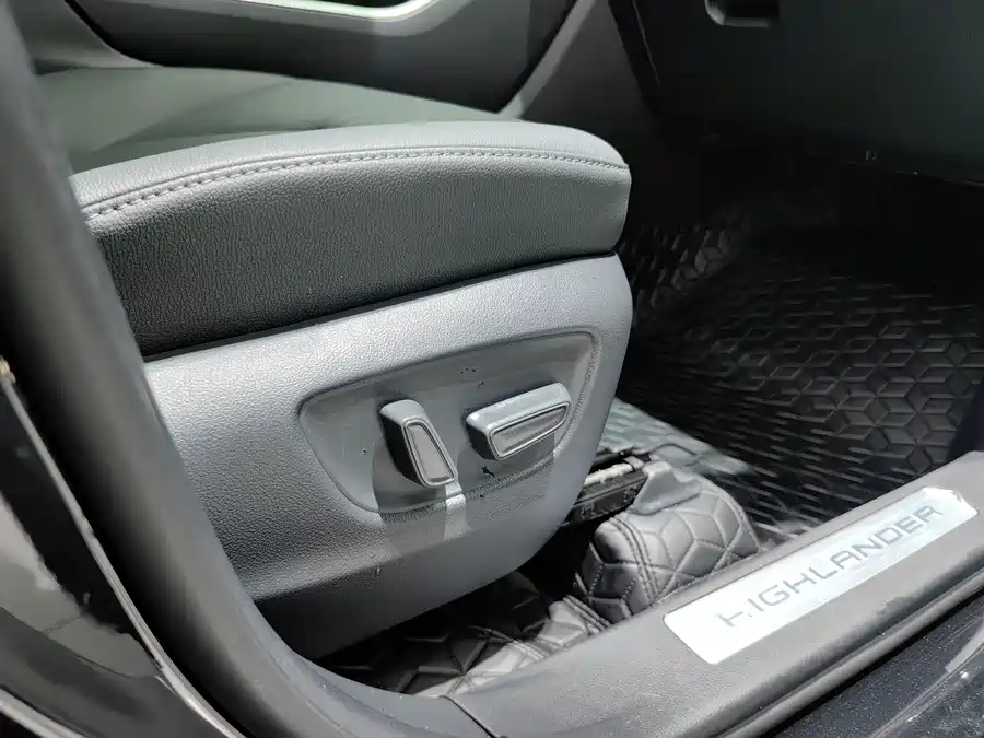 900x675_0_q87_c42_autohomecar__ChtpWGl7LoWAItsJAAV_Iqhzsuo156.jpg.webp Used Toyota Highlander 2023 2.5L smart electric hybrid dual-engine four-wheel drive luxury version 7 seats