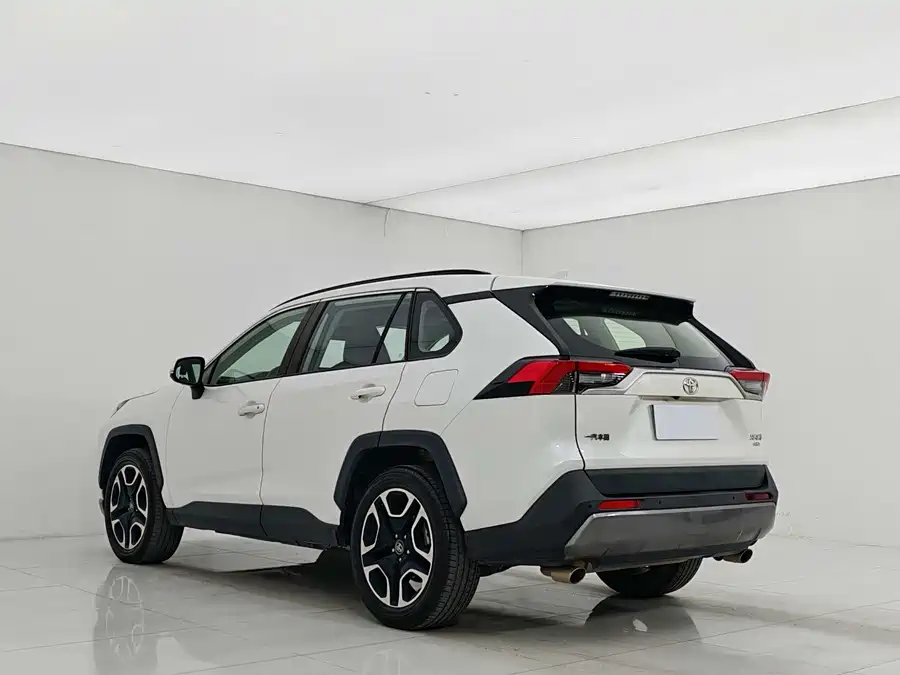 Used Toyota RAV4 Rongfang 2020 2.0L CVT four-wheel drive premium version