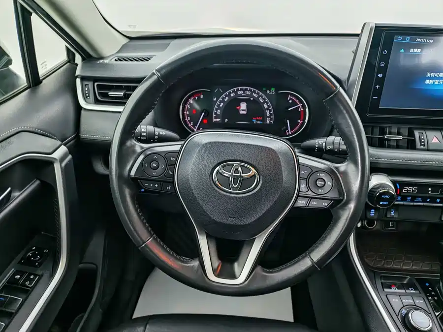 Used Toyota RAV4 Rongfang 2020 2.0L CVT four-wheel drive premium version