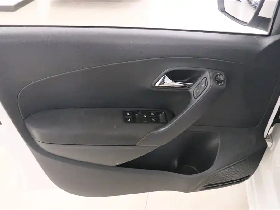 Used Volkswagen Polo 2016 1.4L automatic fashion model