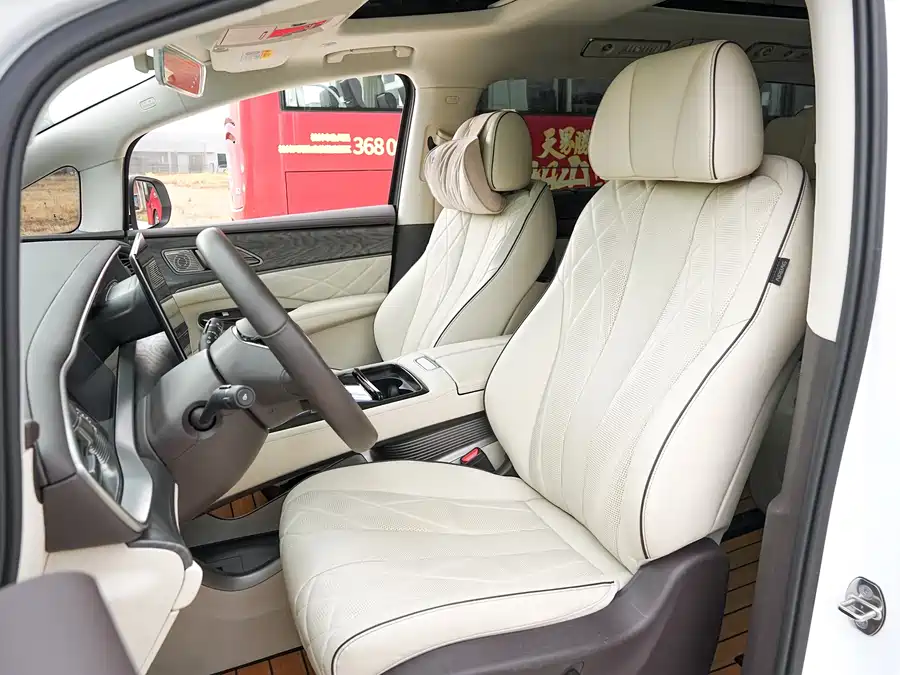 900x675_0_q87_c42_autohomecar__ChtpWGlM9XuAALE_AAkAr0RQvdY102.jpg.webp Used Denza D9 2024 DM-i 1050 Exclusive Type