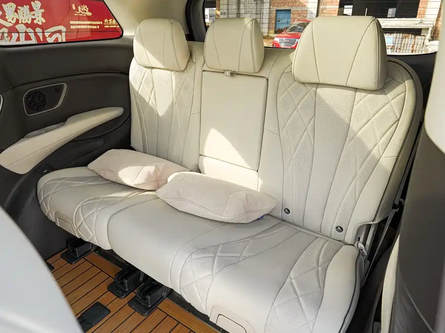 900x675_0_q87_c42_autohomecar__ChtpWGlM9YeAXUOxAAl5rNSwnV0739.jpg.webp Used Denza D9 2024 DM-i 1050 Exclusive Type