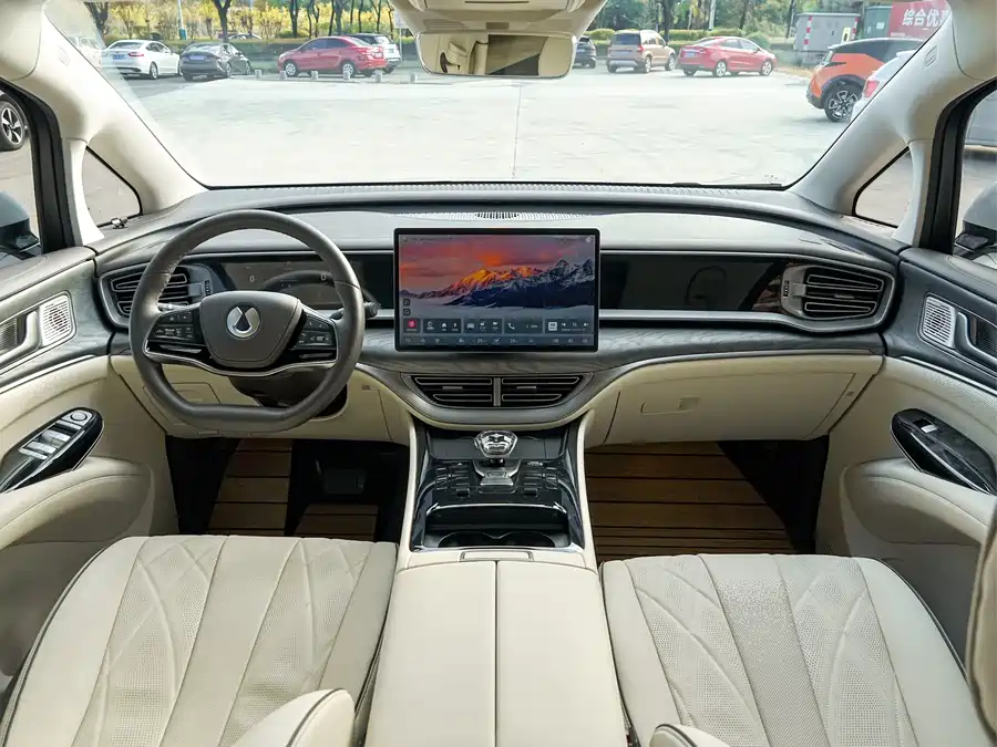 900x675_0_q87_c42_autohomecar__ChtpWGlM9YyAJuFrAApFLXNW8P8902.jpg.webp Used Denza D9 2024 DM-i 1050 Exclusive Type