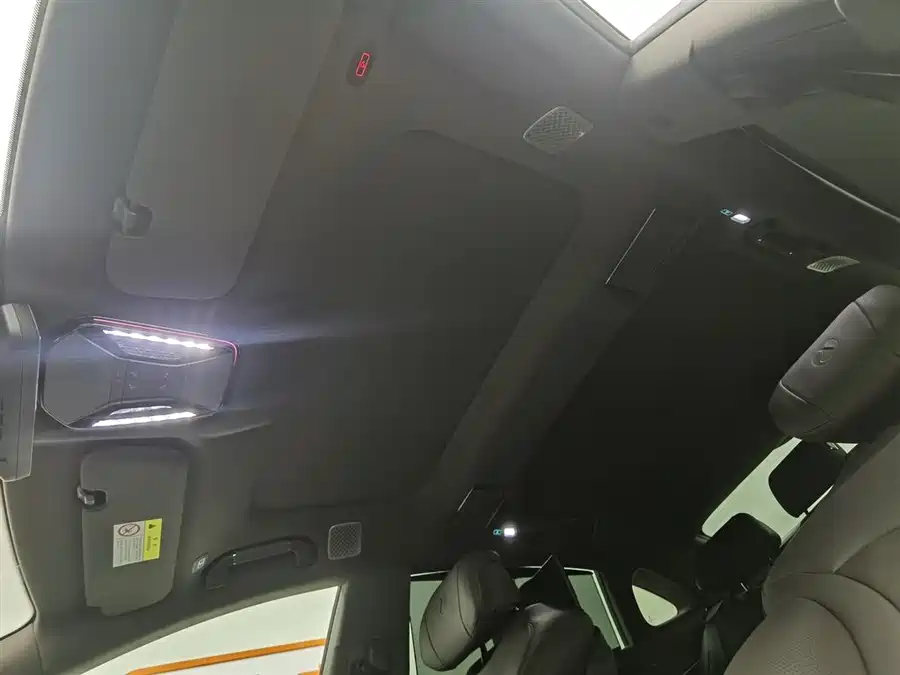 900x675_0_q87_c42_autohomecar__ChtpWGlRhrSAGGbRAADiaTjfgsM469.jpg.webp Used Denza Z9 2024 1100km four-wheel drive Ultra version