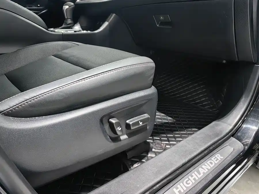 Used Toyota Highlander 2018 2.0T four-wheel drive luxury version 7 seats National V