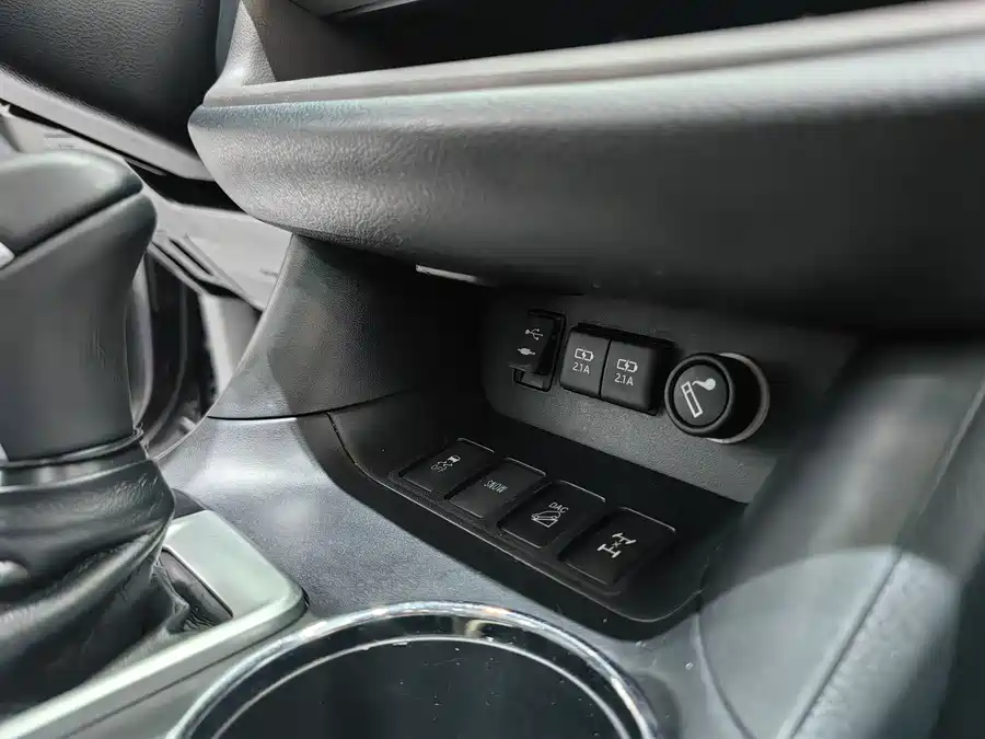 Used Toyota Highlander 2018 2.0T four-wheel drive luxury version 7 seats National V