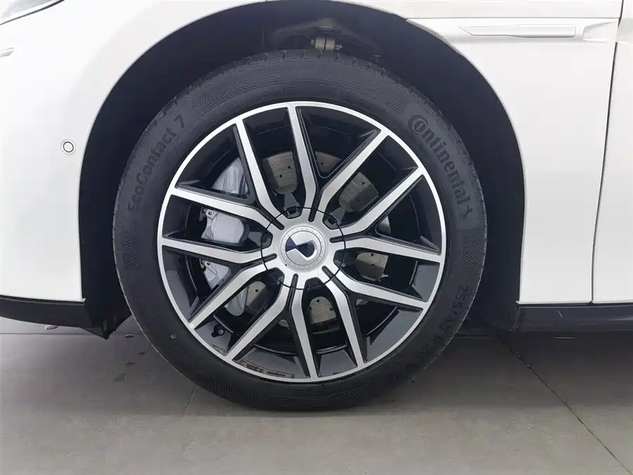 900x675_0_q87_c42_autohomecar__ChtpWGlg15aAZvRUAAGUjp0XqR4626.jpg.webp Used Denza Z9 2024 1100km four-wheel drive Max version
