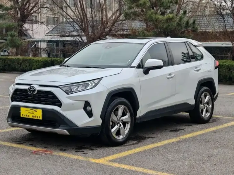 900x675_0_q87_c42_autohomecar__ChtpWGlnMcmAfAP4AAMla_o-XhU166.jpg.webp Used Toyota RAV4 Rongfang 2022 2.0L CVT two-wheel drive fashion Plus version