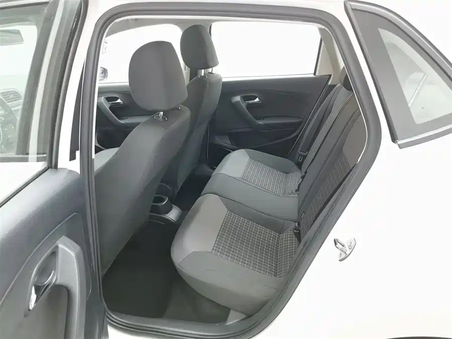 Used Volkswagen Polo 2016 1.6L automatic comfort model