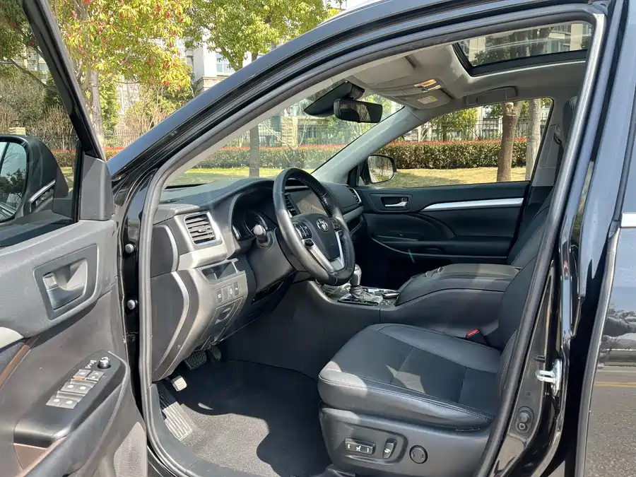 Used Toyota Highlander 2021 2.0T two-wheel drive luxury version 7 seats