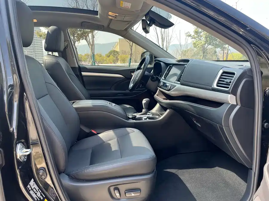 Used Toyota Highlander 2021 2.0T two-wheel drive luxury version 7 seats